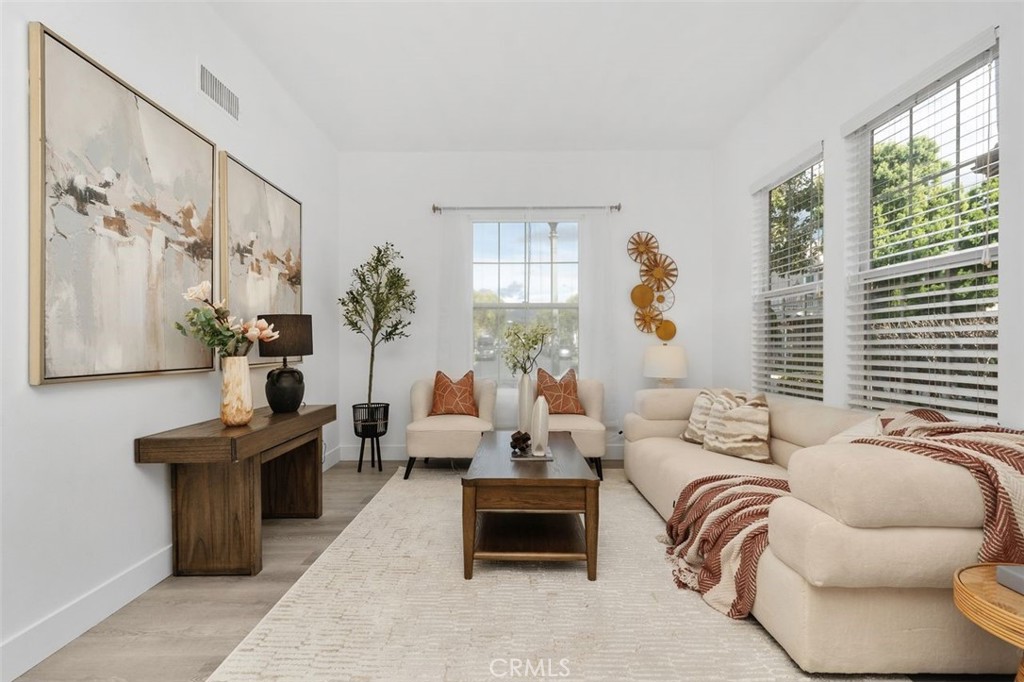 MLS #OC25264575 image #4