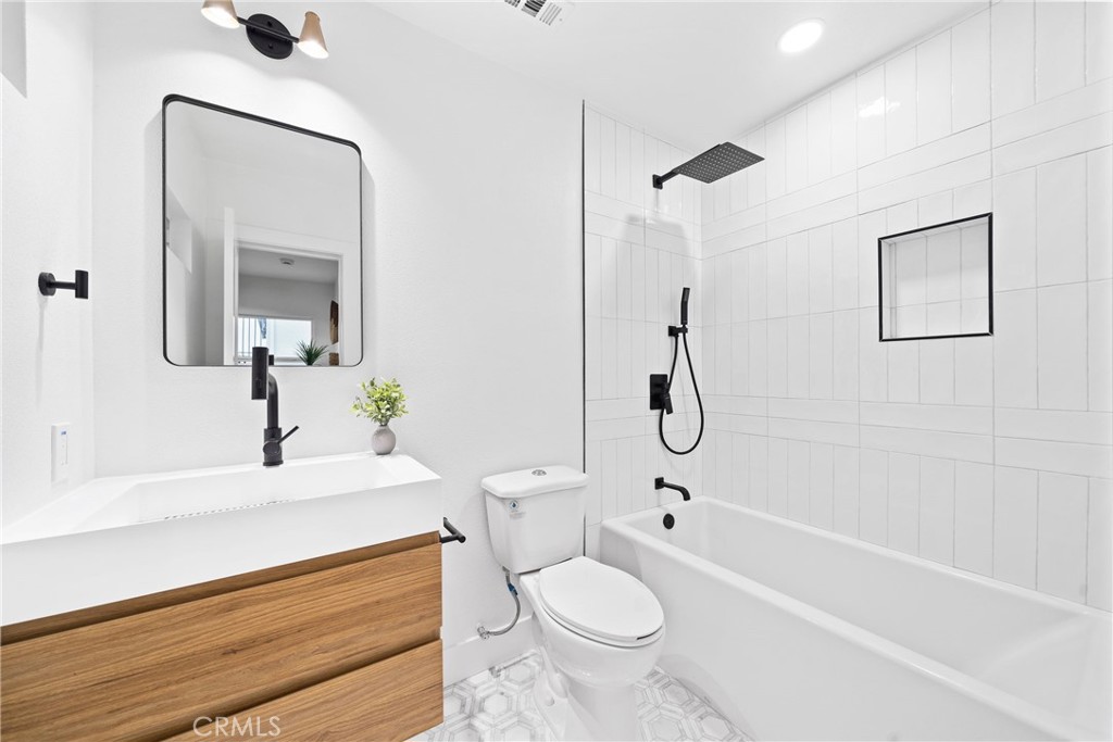 MLS #OC25264582 image #26