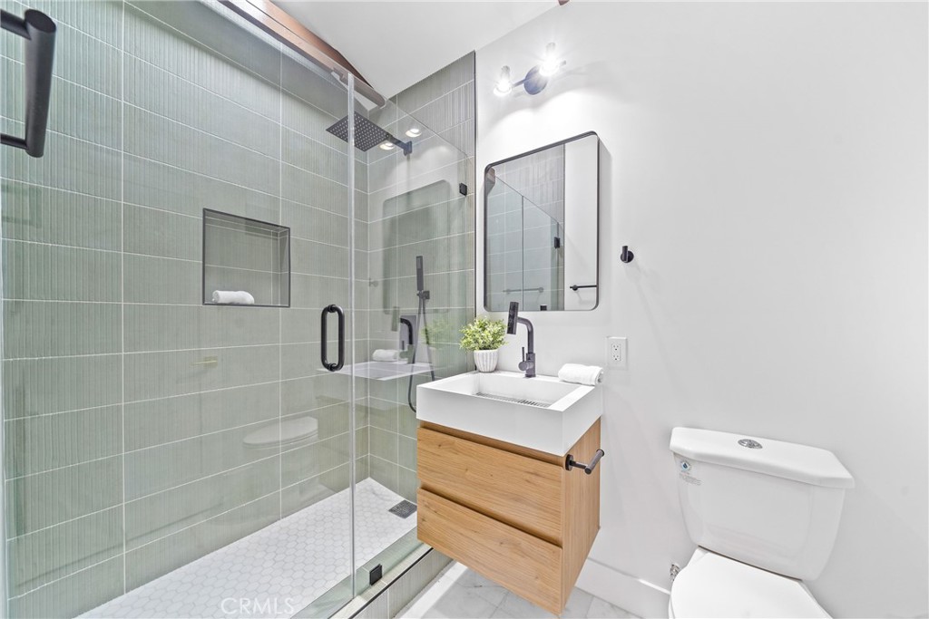 MLS #OC25264582 image #33