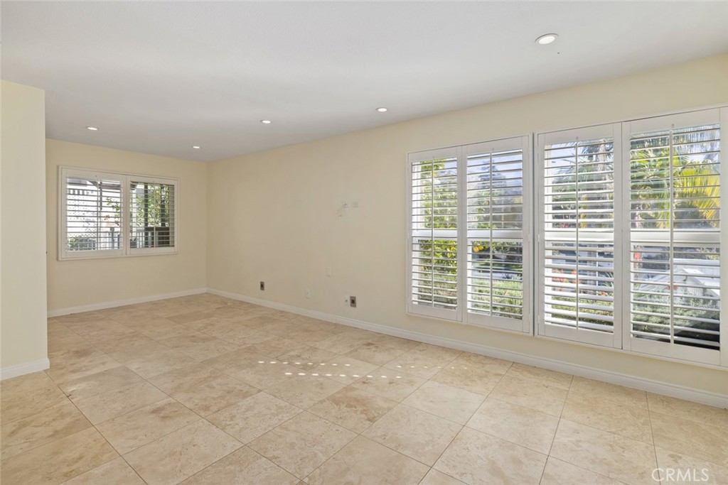 MLS #OC25264585 image #24