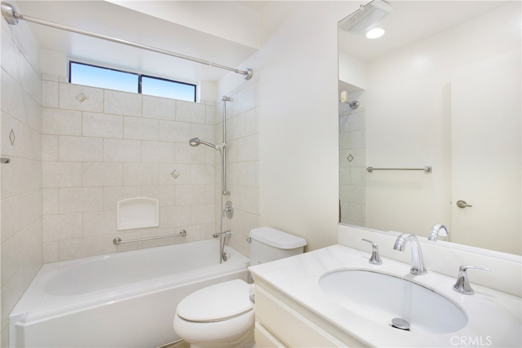 MLS #OC25264601 image #10