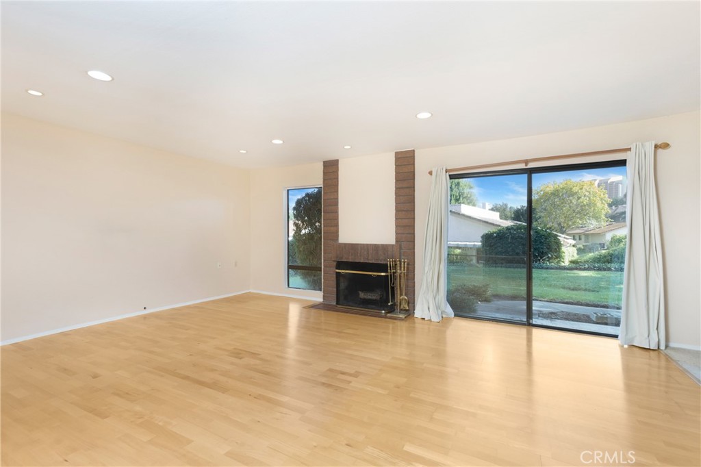 MLS #OC25264601 image #3