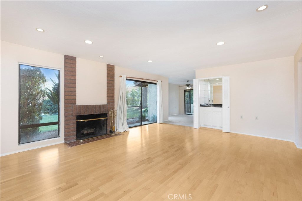 MLS #OC25264601 image #4