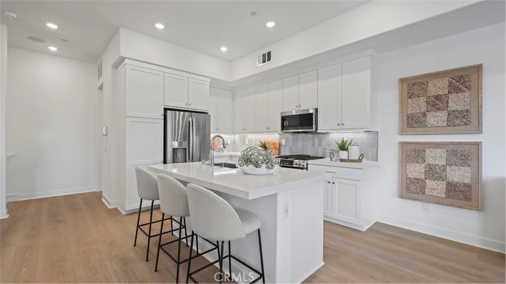 MLS #OC25264758 image #1