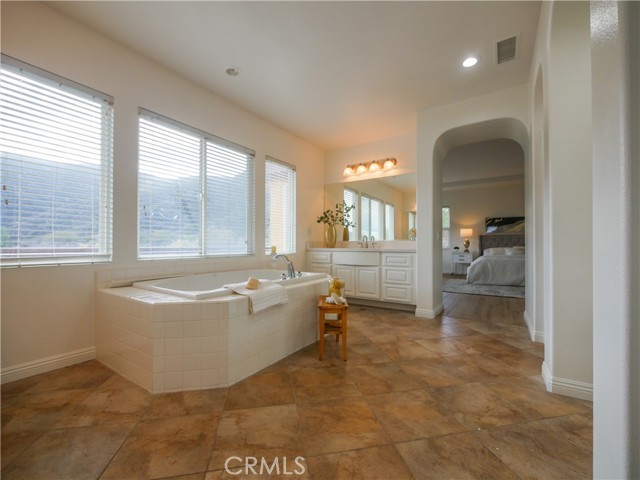 MLS #OC25264833 image #24