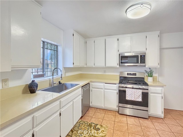 MLS #OC25264901 image #6