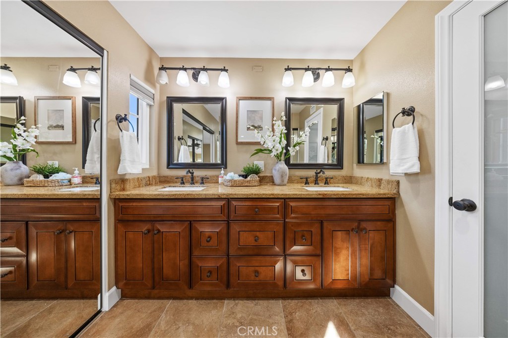 MLS #OC25264917 image #33