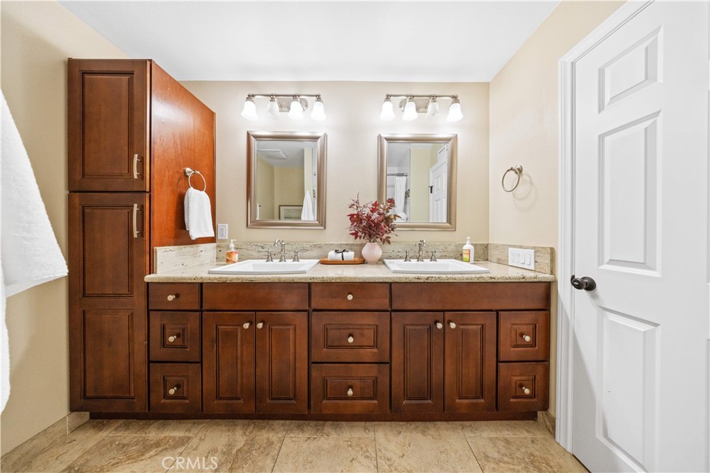 MLS #OC25264917 image #34