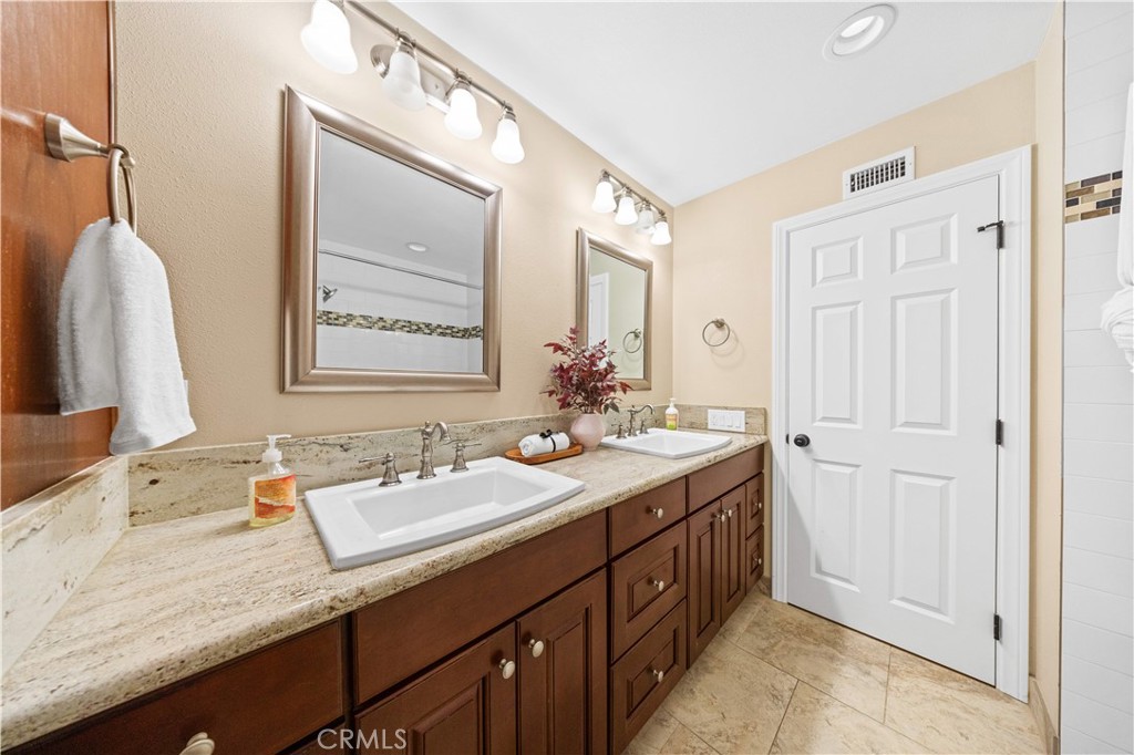 MLS #OC25264917 image #35