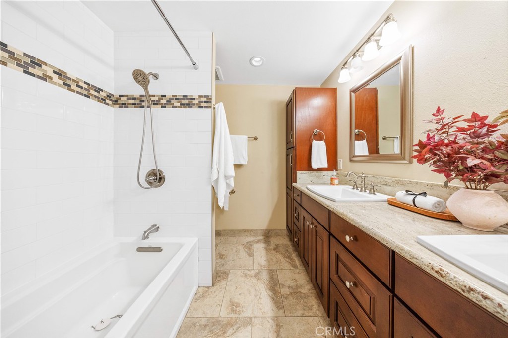 MLS #OC25264917 image #36