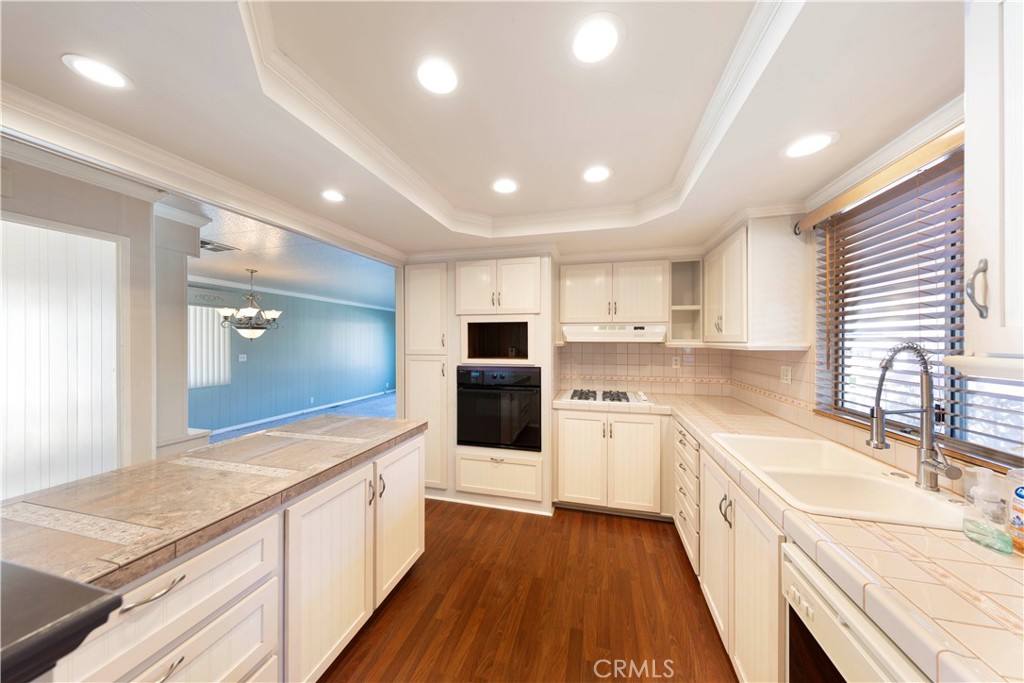 MLS #OC25265002 image #10