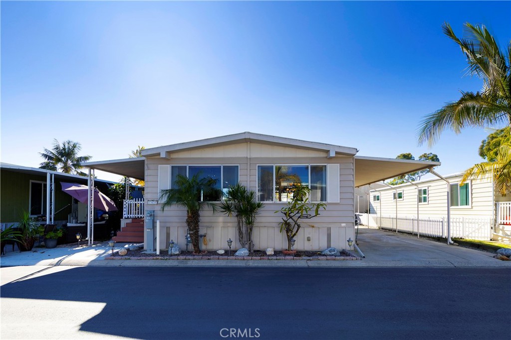 MLS #OC25265002 image #2