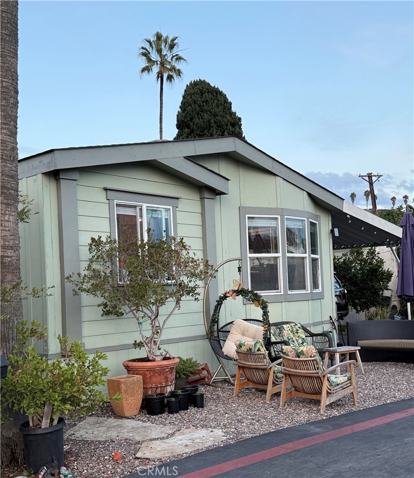 MLS #OC25265003 image #1