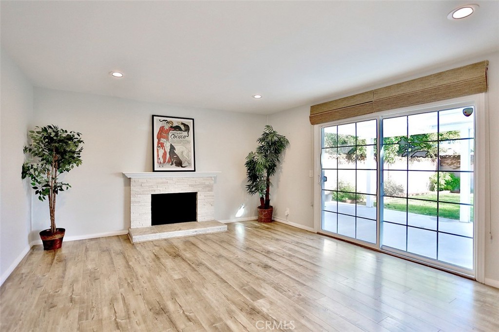 MLS #OC25265040 image #1