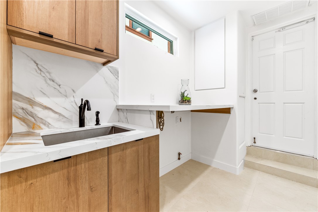 MLS #OC25265072 image #11