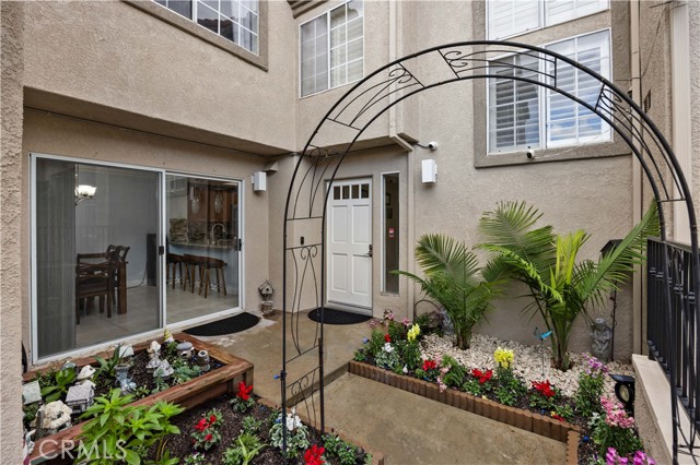 MLS #OC25265089 image #1