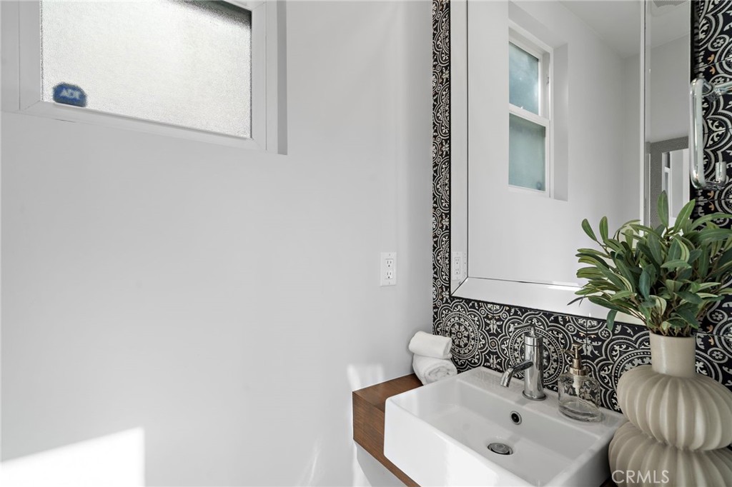 MLS #OC25265104 image #19