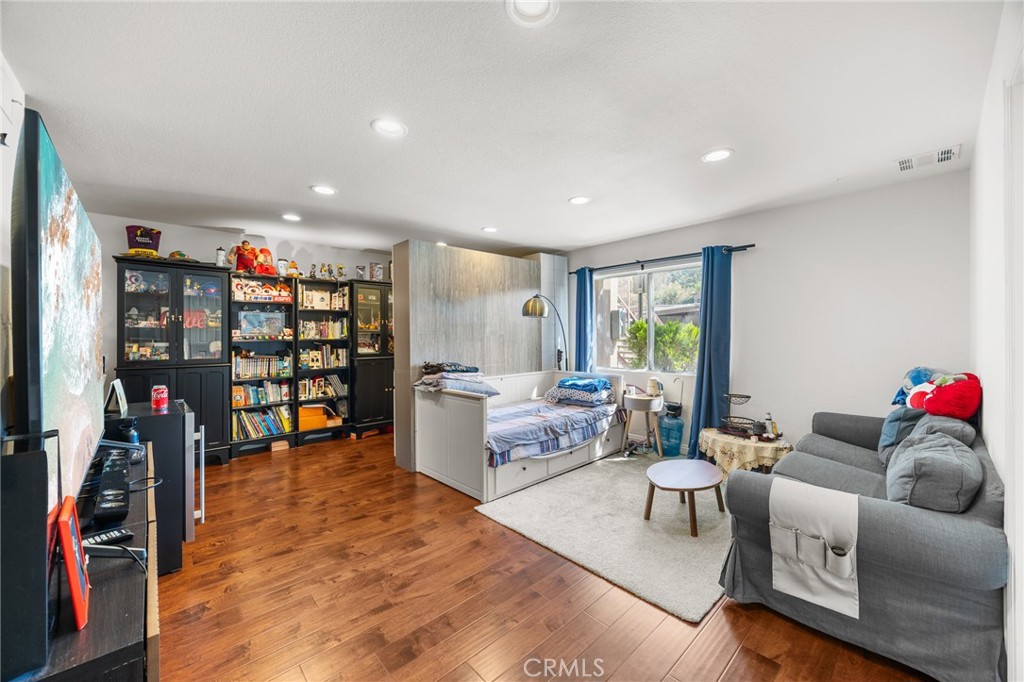 MLS #OC25265109 image #5