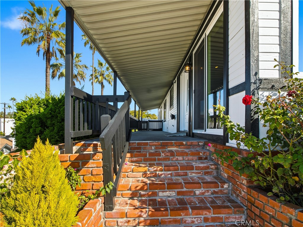 MLS #OC25265124 image #1