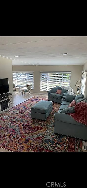 MLS #OC25265134 image #1