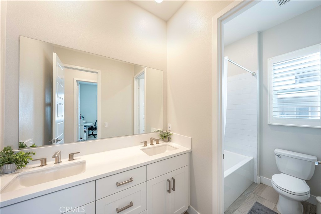 MLS #OC25265297 image #17