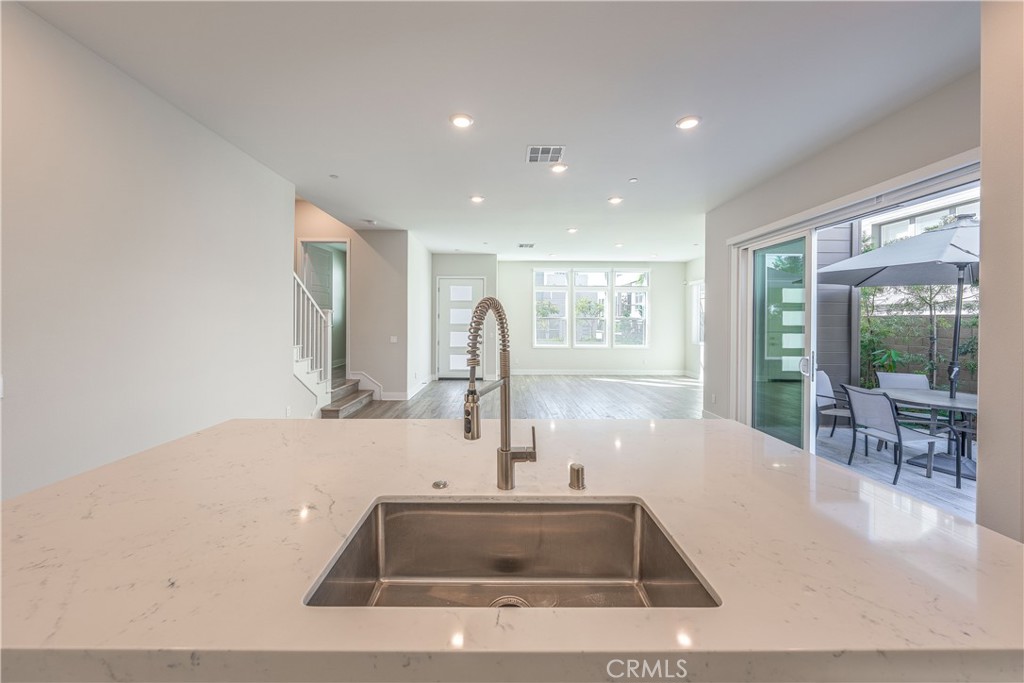 MLS #OC25265297 image #8