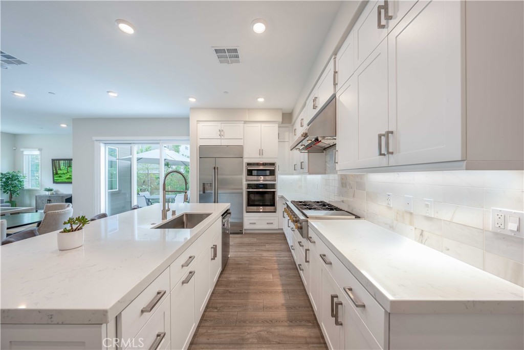 MLS #OC25265297 image #9