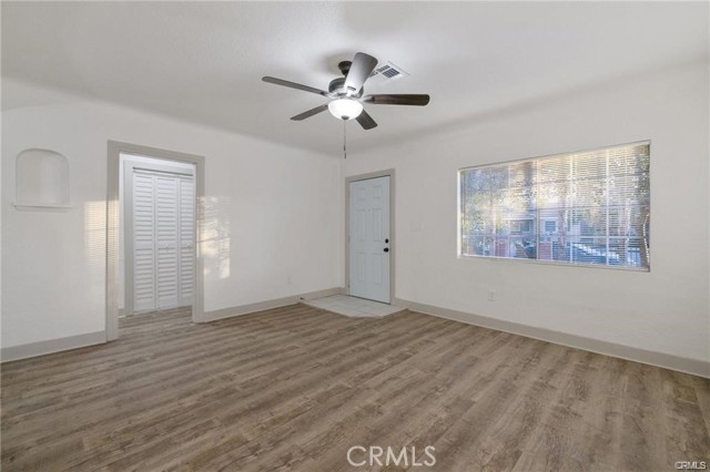 MLS #OC25265333 image #1