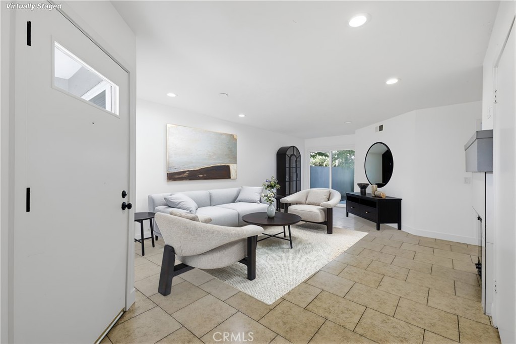 MLS #OC25265351 image #1