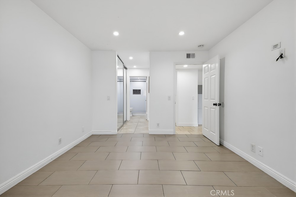 MLS #OC25265351 image #21