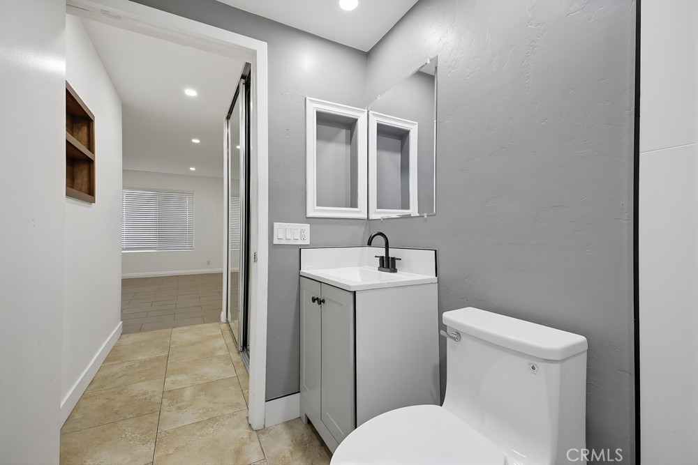 MLS #OC25265351 image #24