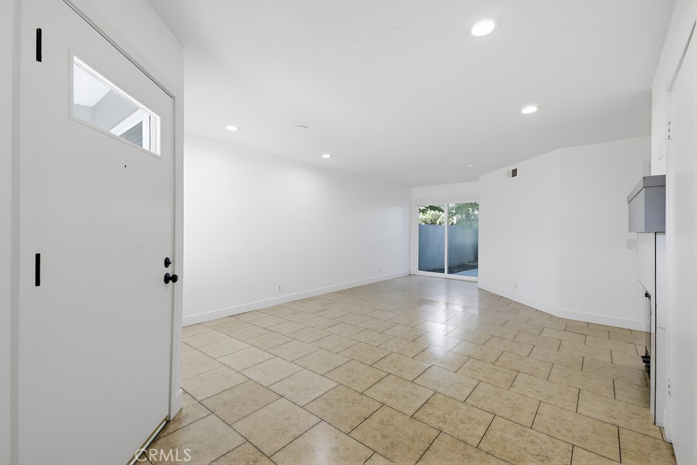 MLS #OC25265351 image #4