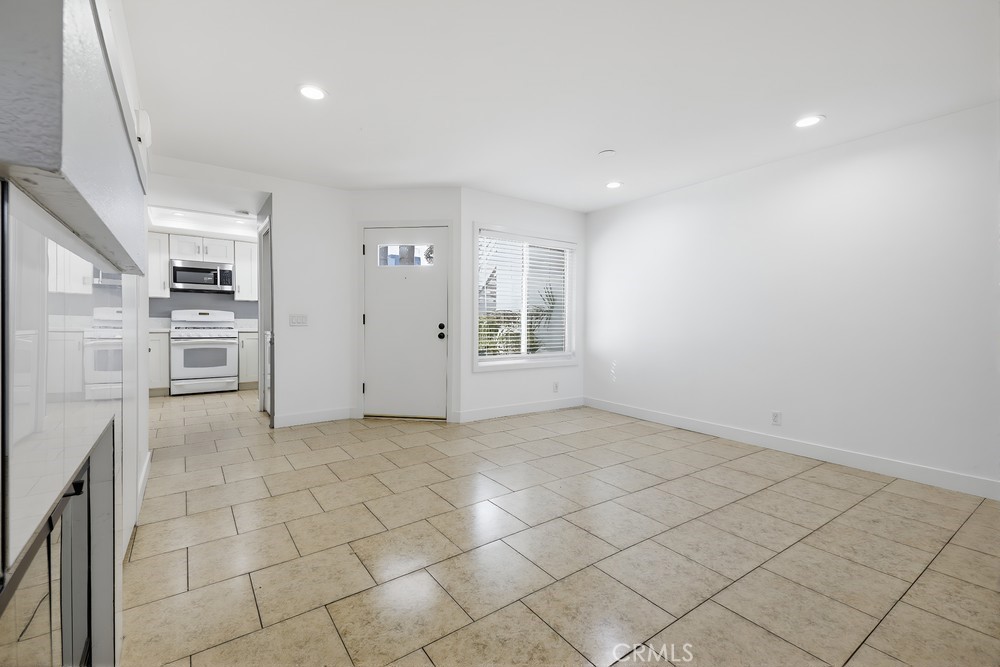 MLS #OC25265351 image #8