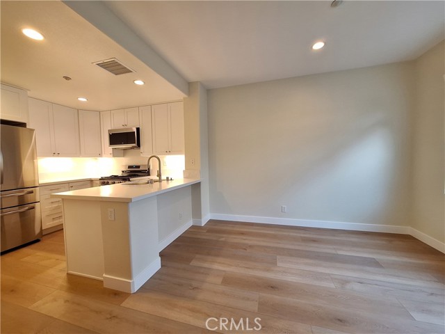 MLS #OC25265432 image #5