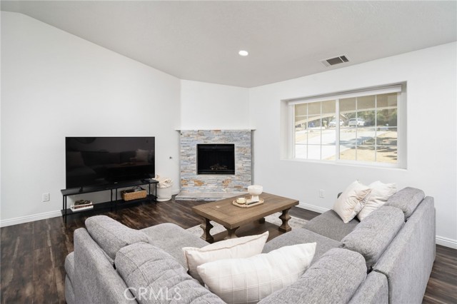 MLS #OC25265495 image #7