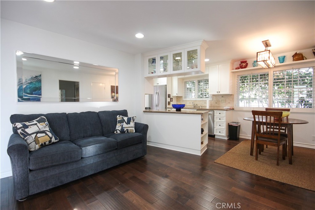 MLS #OC25265517 image #9