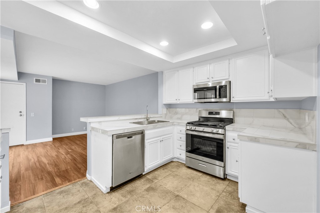 MLS #OC25265561 image #10