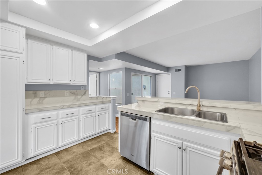 MLS #OC25265561 image #9