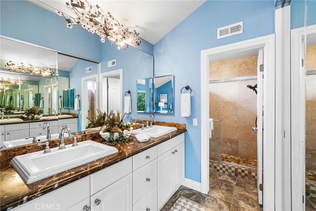 MLS #OC25265661 image #17