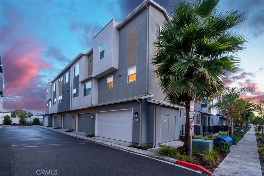 MLS #OC25265735 image #1