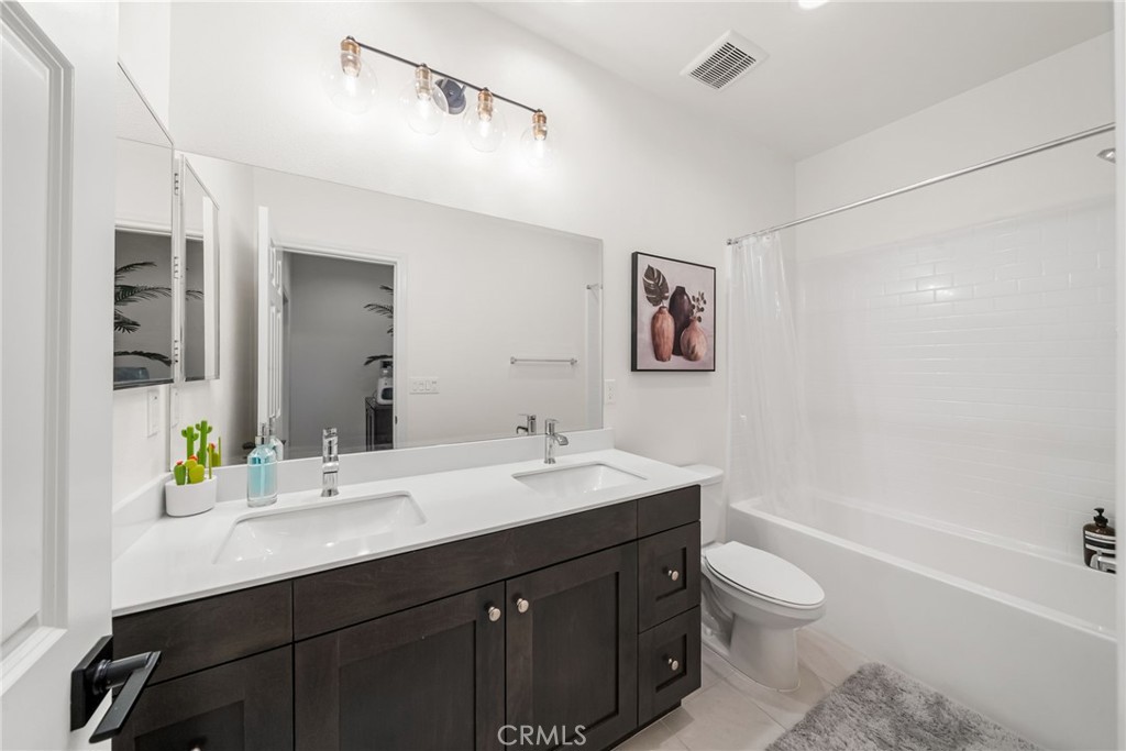 MLS #OC25265735 image #25