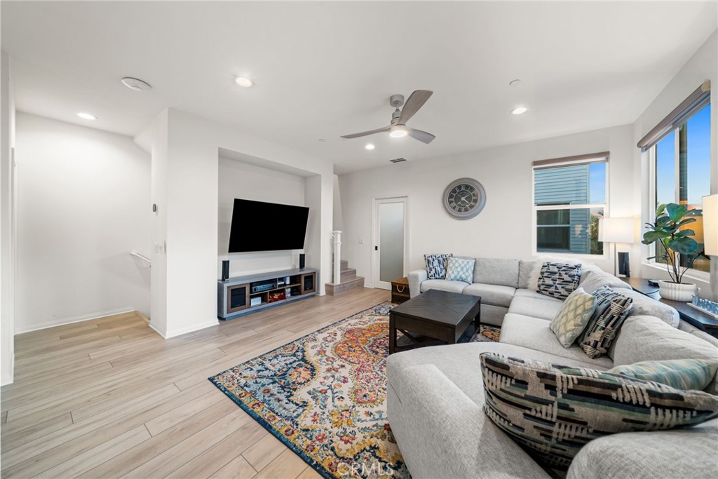 MLS #OC25265735 image #8