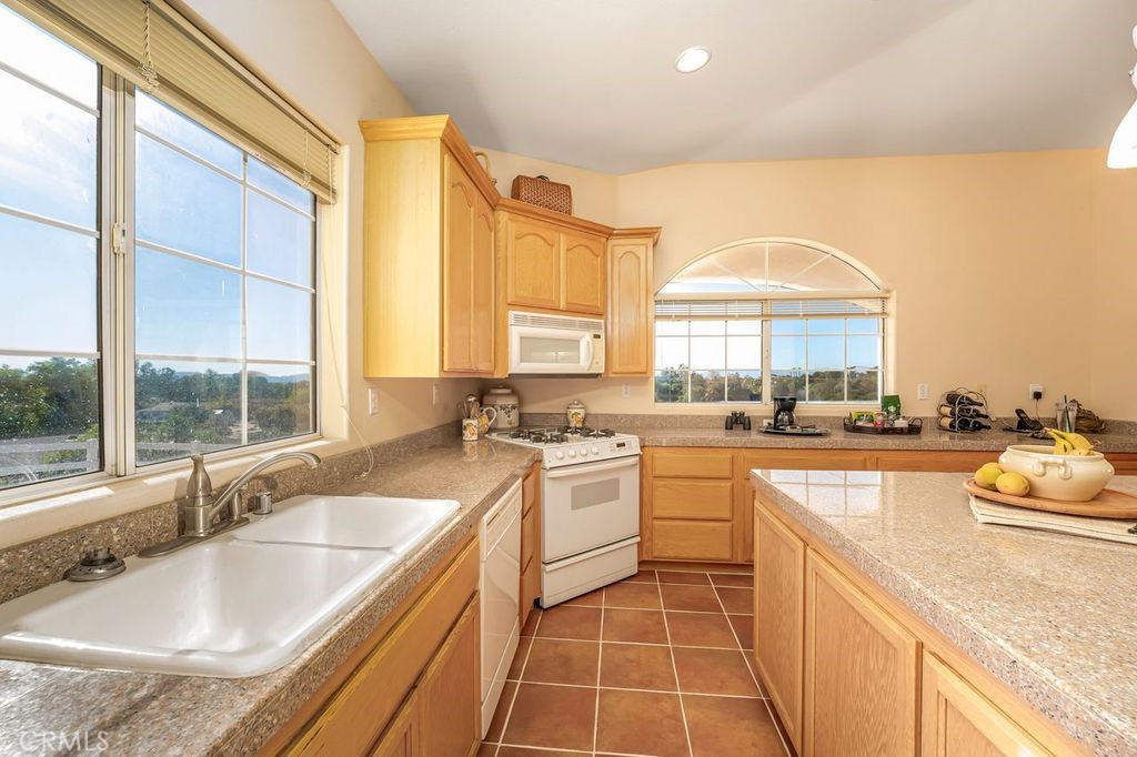 MLS #OC25265775 image #8