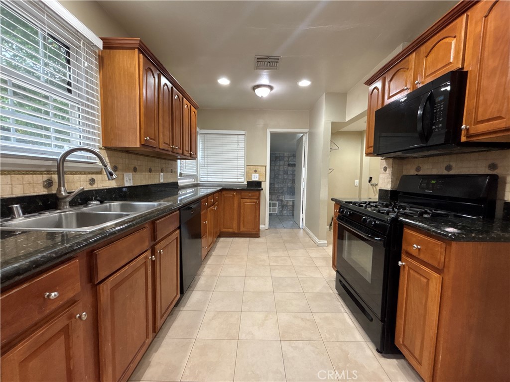 MLS #OC25265847 image #3