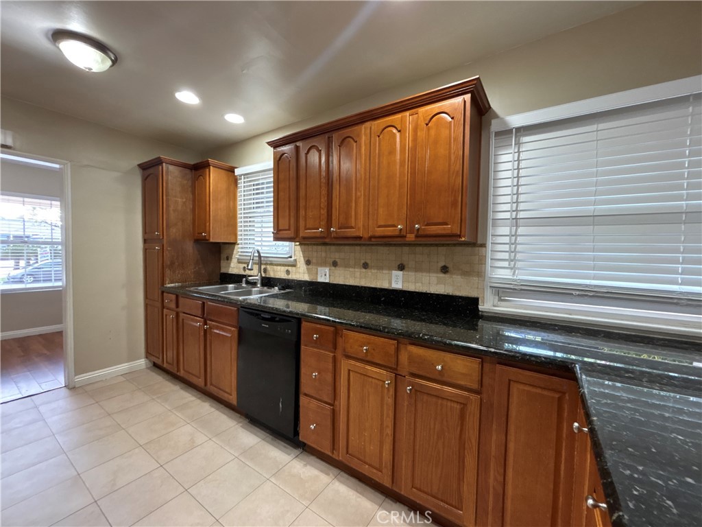 MLS #OC25265847 image #4