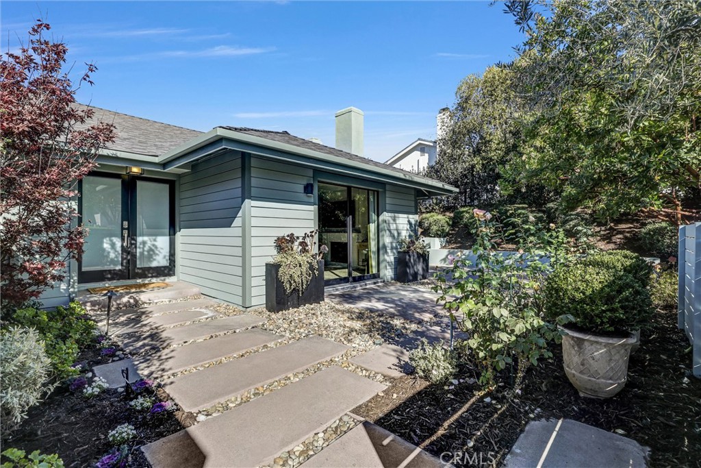 MLS #OC25265900 image #1