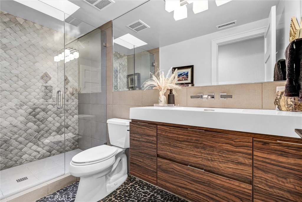 MLS #OC25265900 image #25