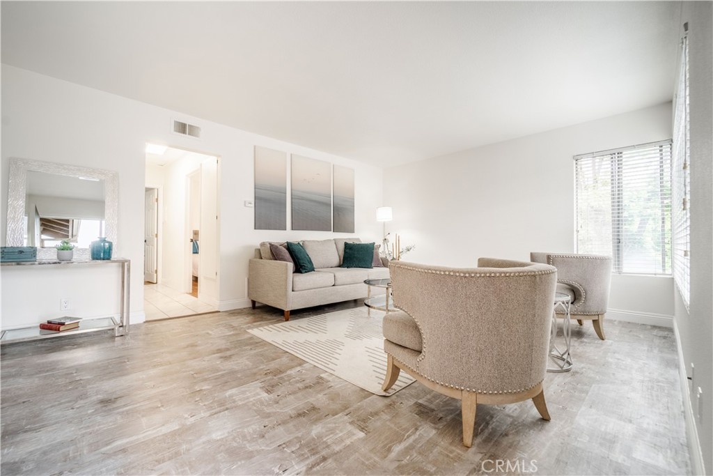 MLS #OC25265947 image #1