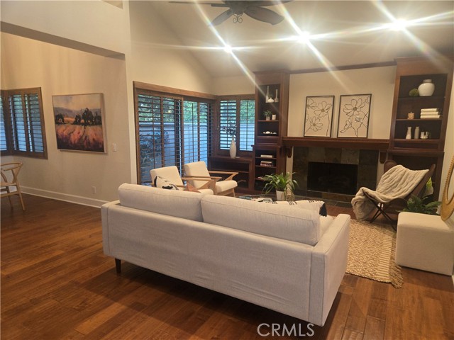 MLS #OC25265952 image #1