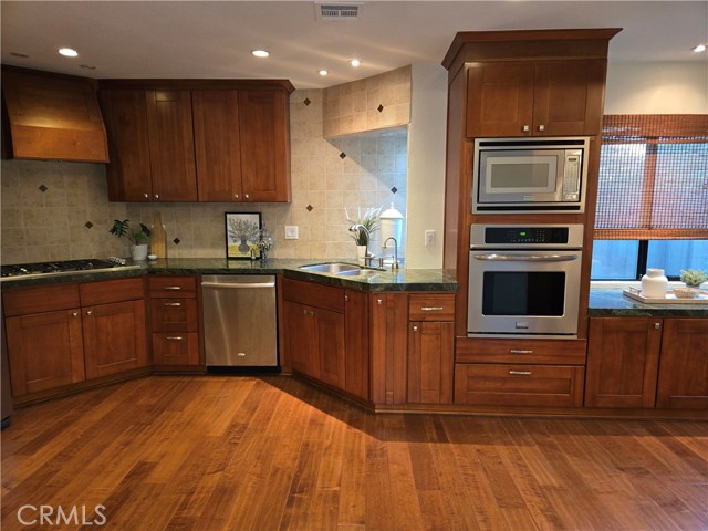 MLS #OC25265952 image #2